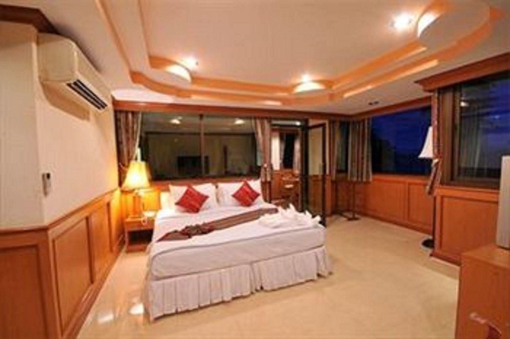 Grand Sea View Beach Resotel Lipa Noi Esterno foto