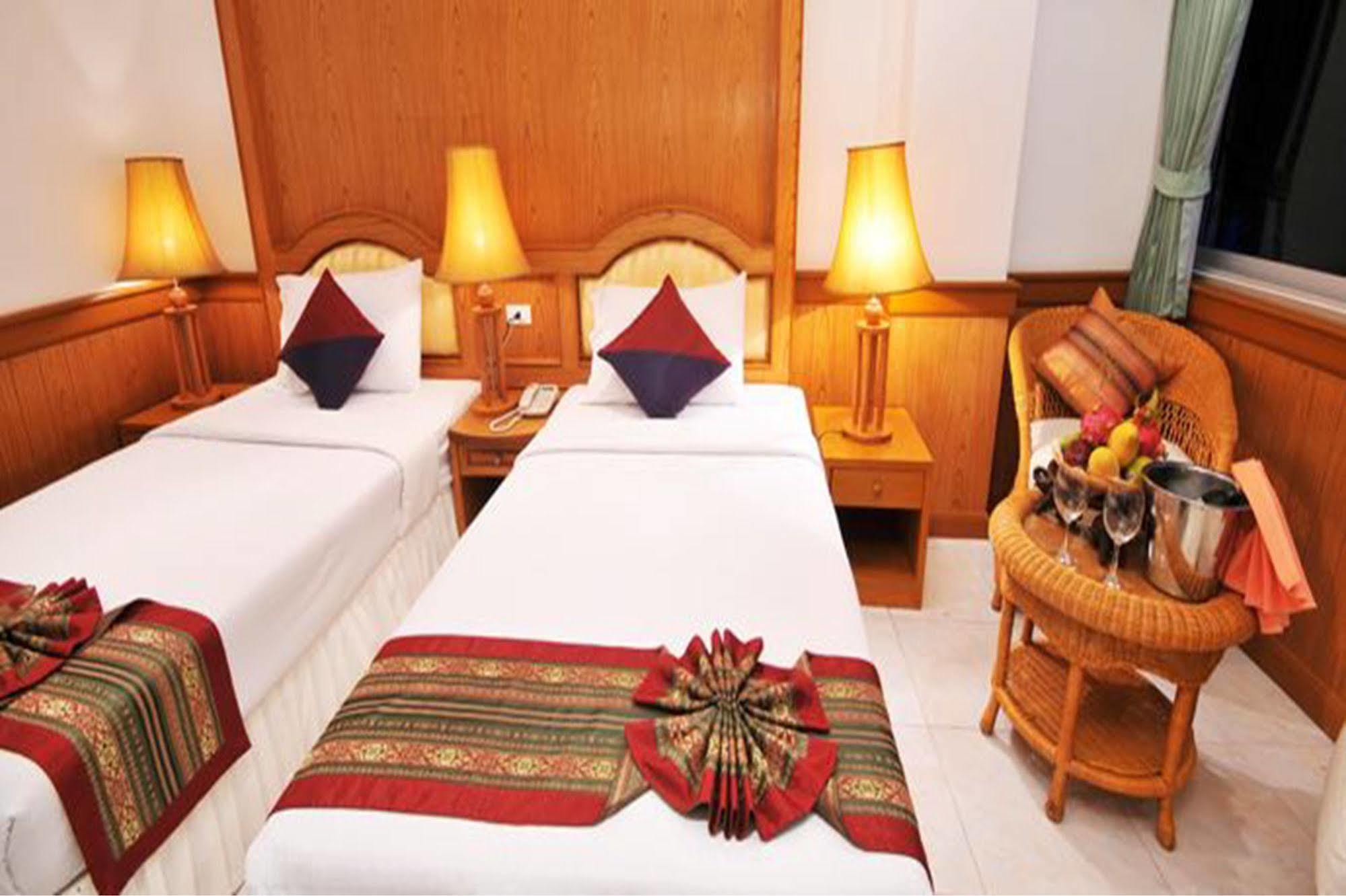 Grand Sea View Beach Resotel Lipa Noi Esterno foto