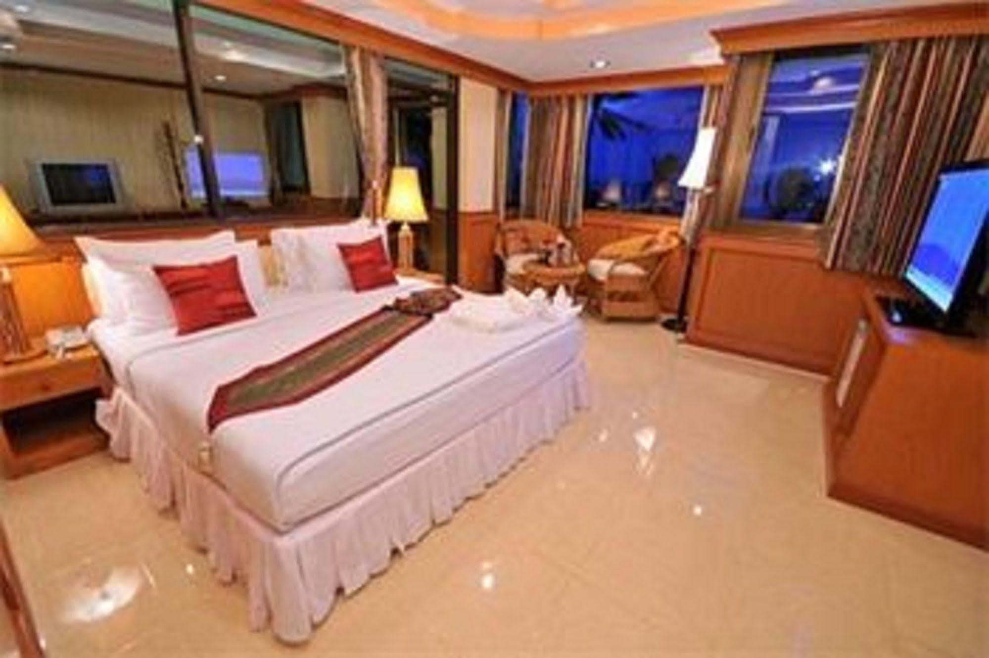 Grand Sea View Beach Resotel Lipa Noi Esterno foto